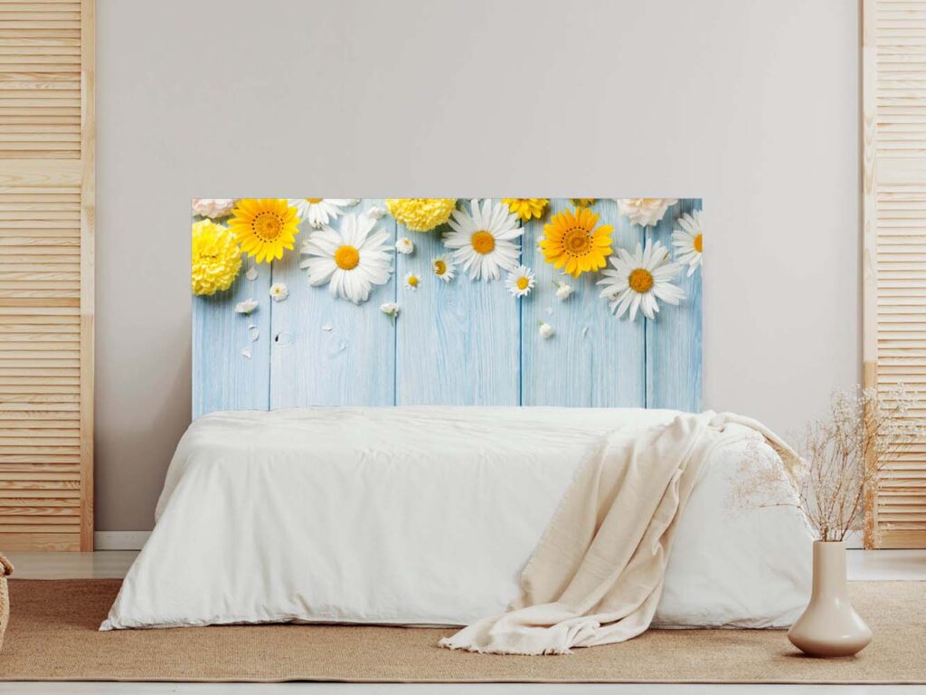 un acogedor dormitorio con elegante decoración un de madera cabecera mesa  un cerámica tarro un libro encantador cama 27271098 Foto de stock en  Vecteezy
